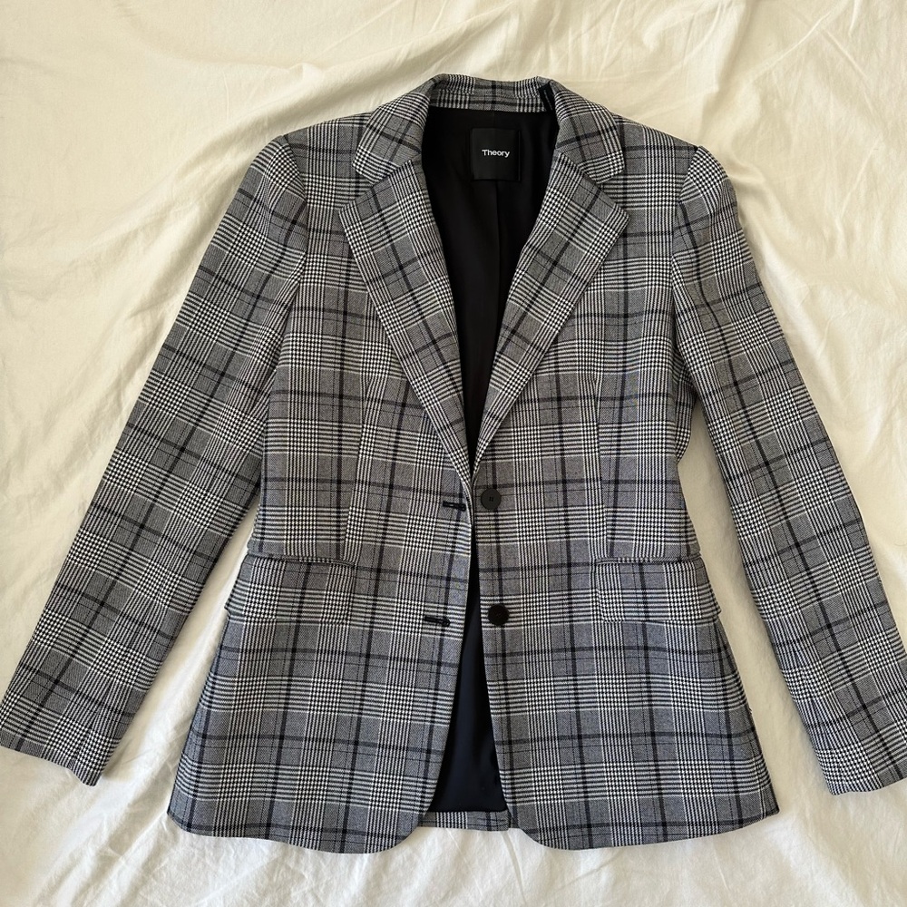 Theory Gray Blazer with Notched Lapels and Fitted Silhouette
